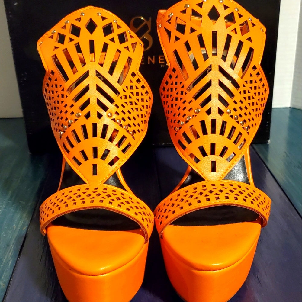 Size 7 Scene platform stiletto in candy orange